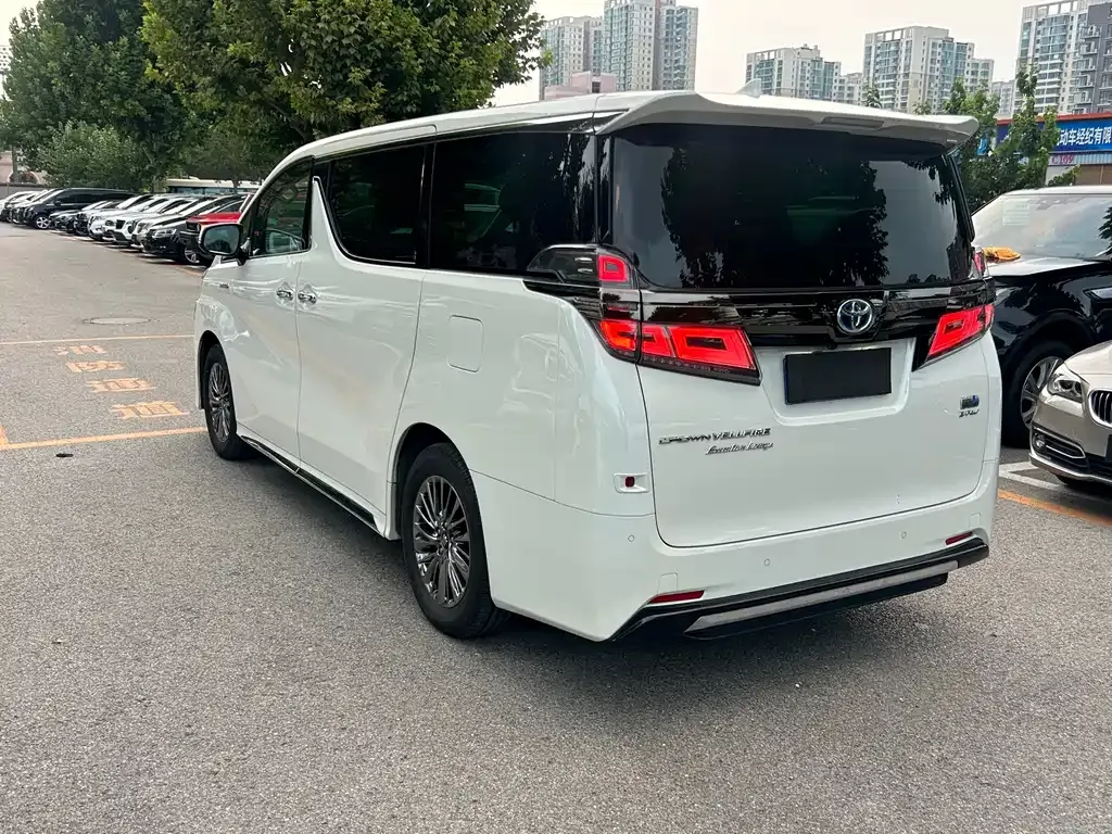 Toyota Vellfire — фото 8