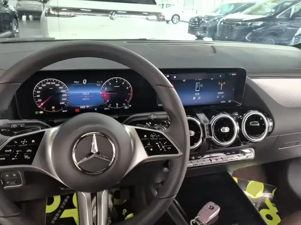 Mercedes-Benz GLA — фото 8