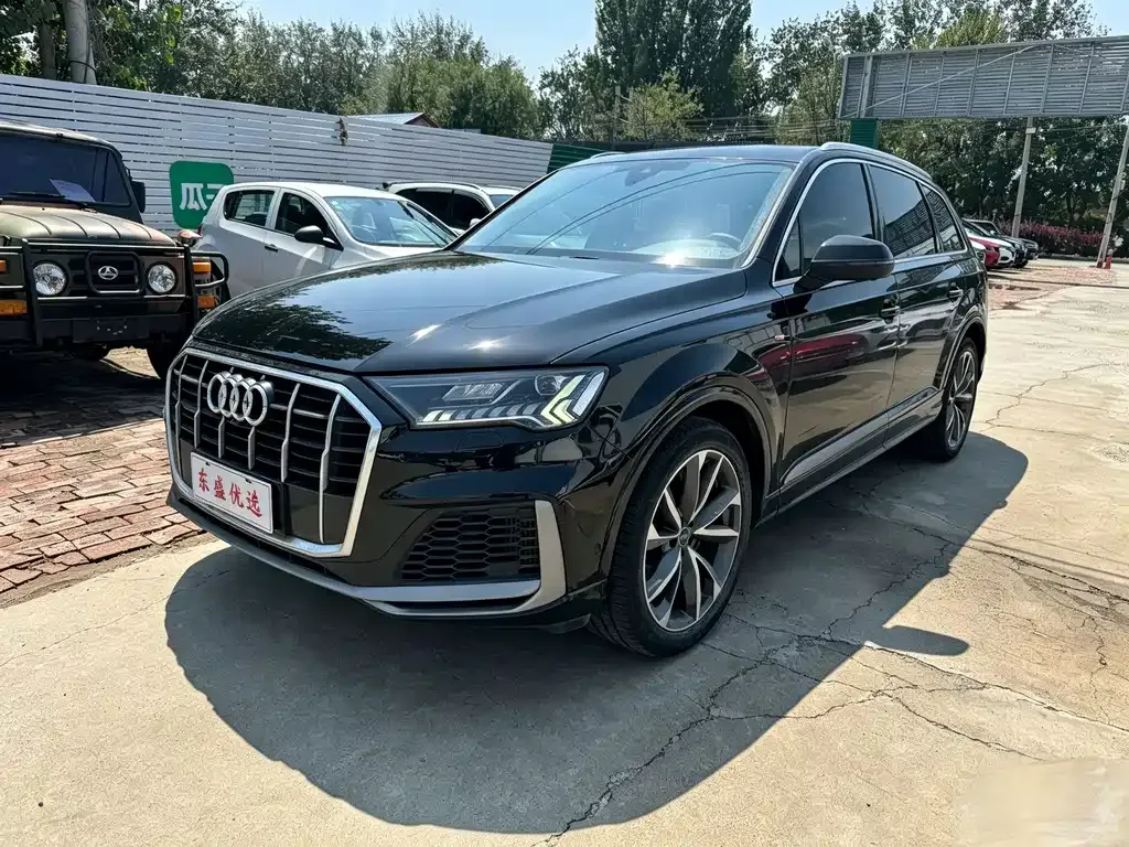 Audi Q7 — фото 1