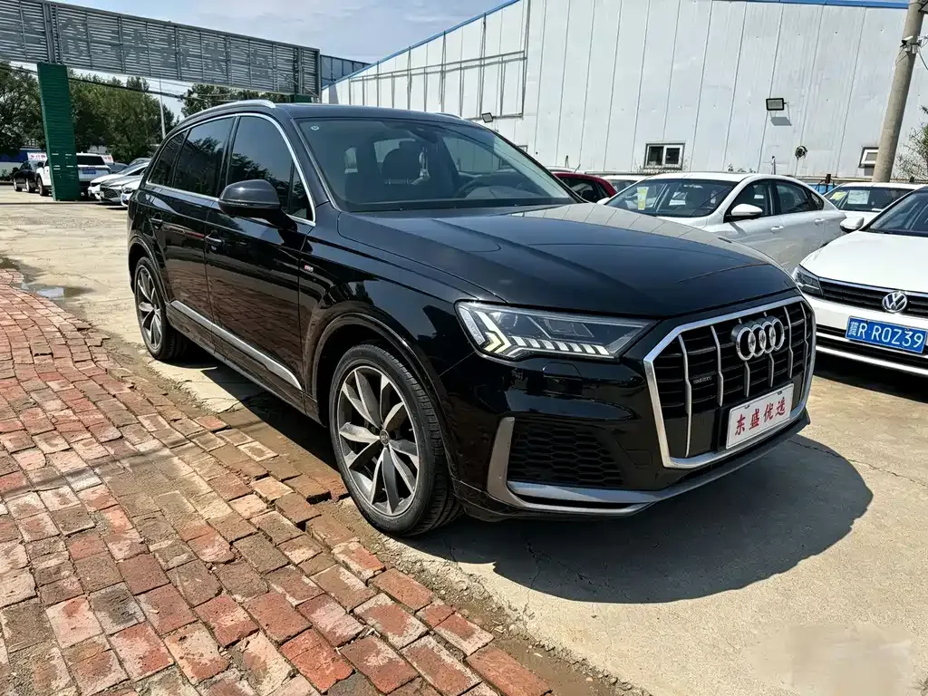 Audi Q7 — фото 9