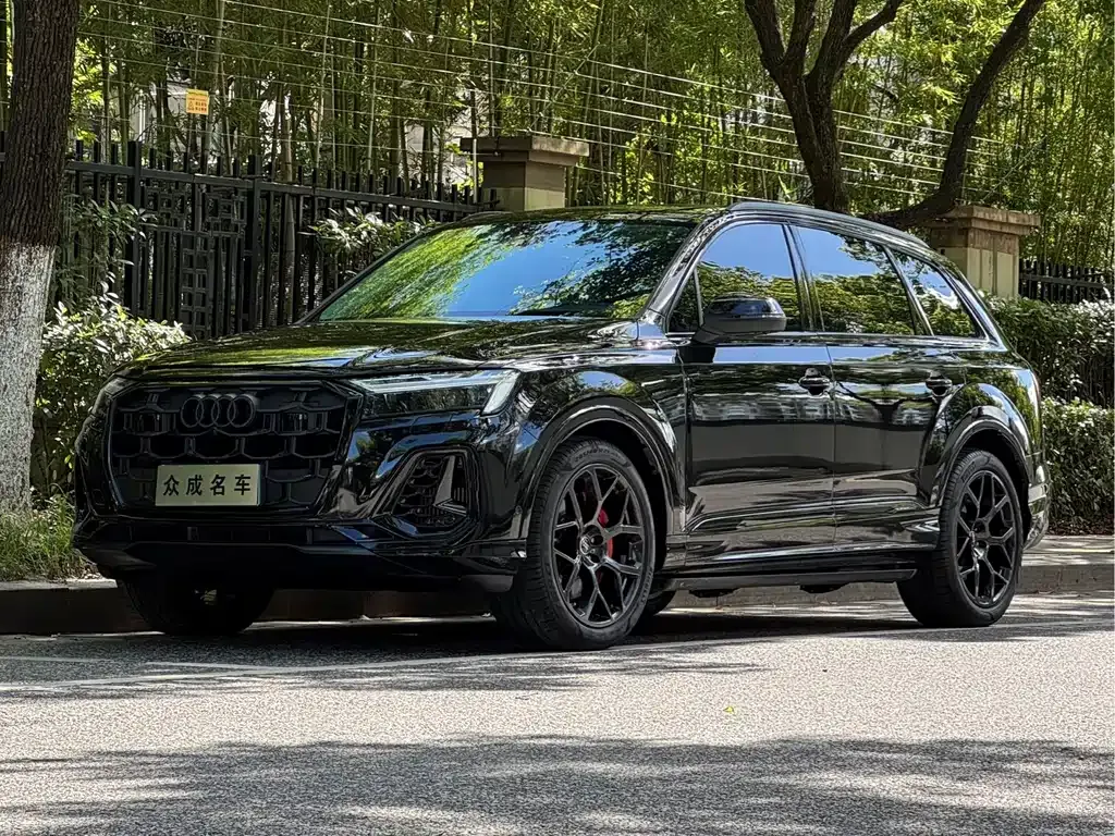 Audi Q7 — фото 1