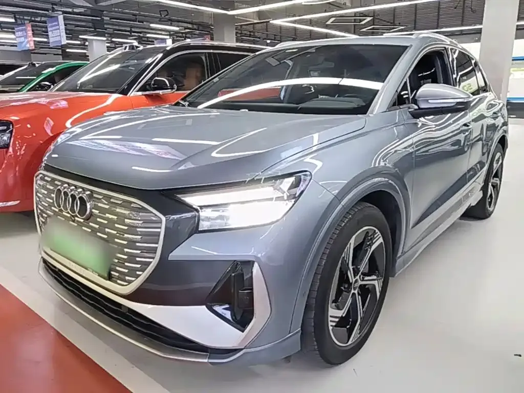 Audi Q4 e-tron — фото 1