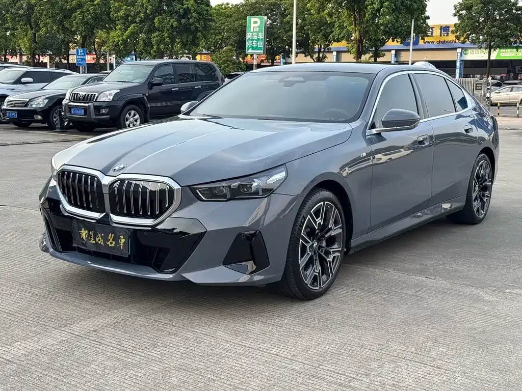 BMW 5 Series — фото 1