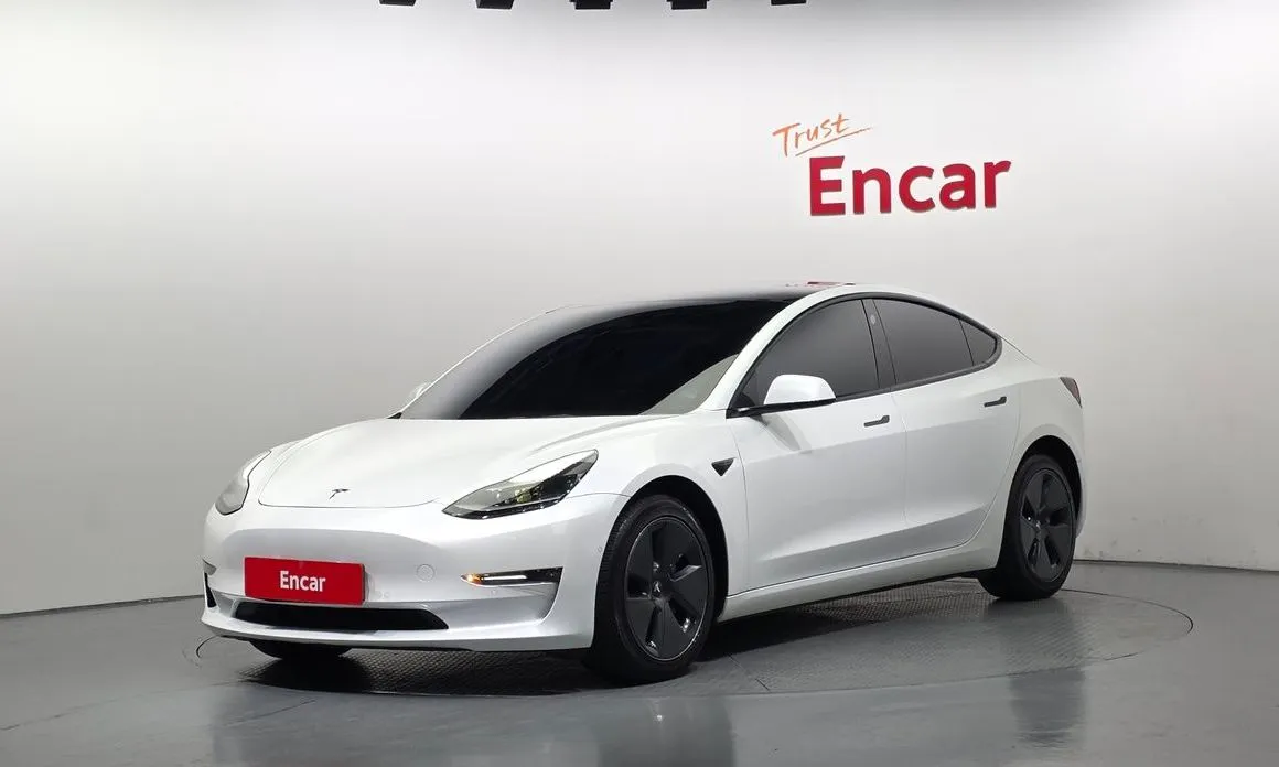 Tesla Model 3 — фото 1