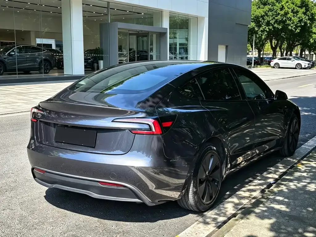 Tesla Model 3 — фото 8
