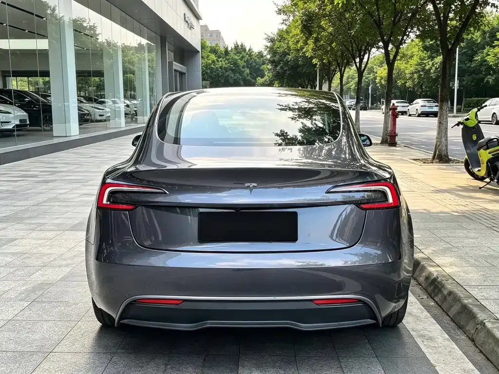 Tesla Model 3 — фото 9