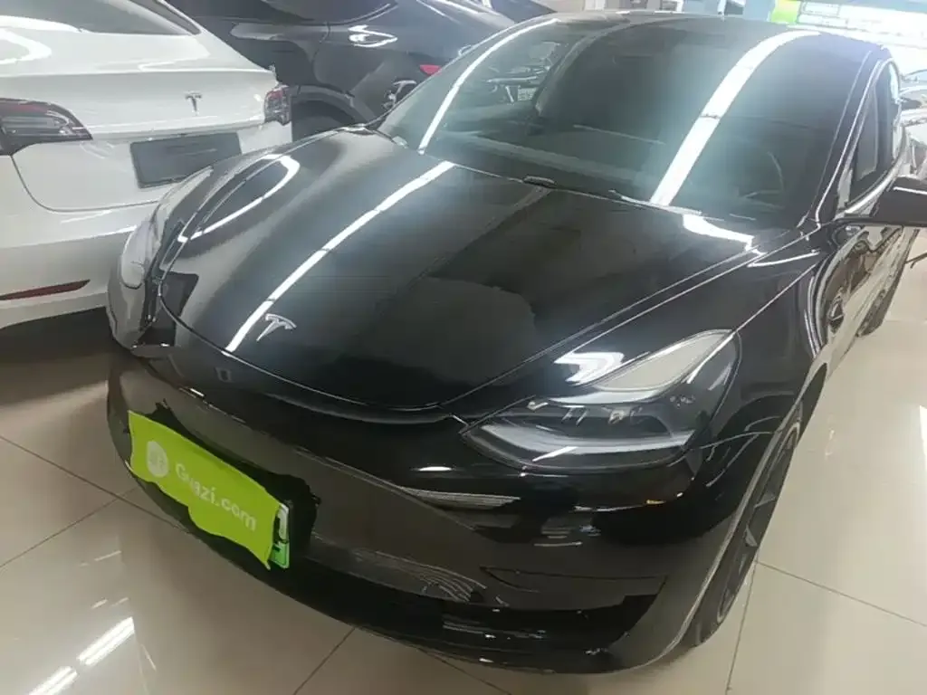 Tesla Model 3 — фото 1