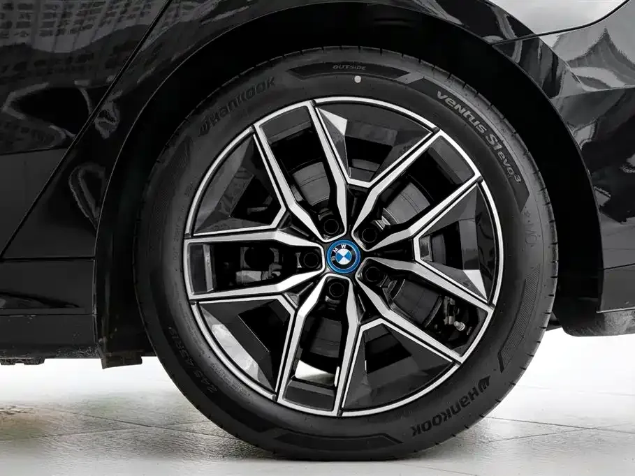BMW i5 — фото 5