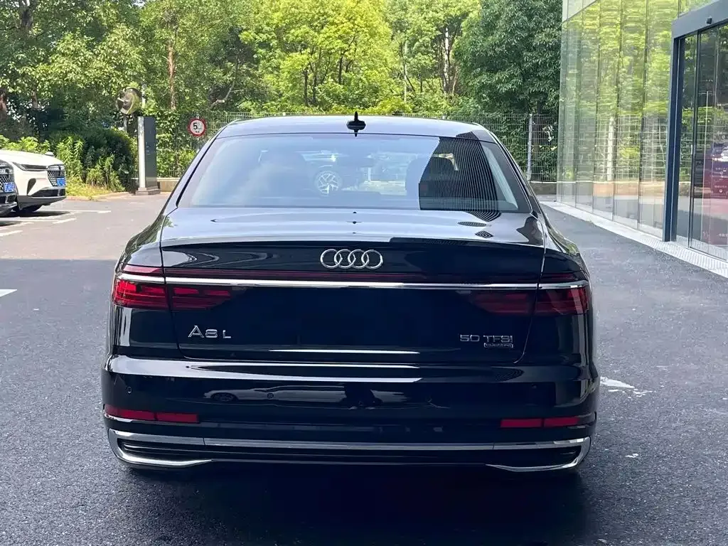 Audi A8 — фото 5