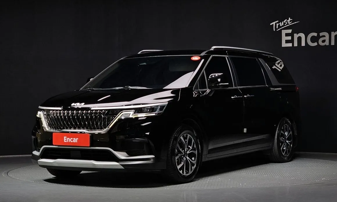 Kia Carnival — фото 1