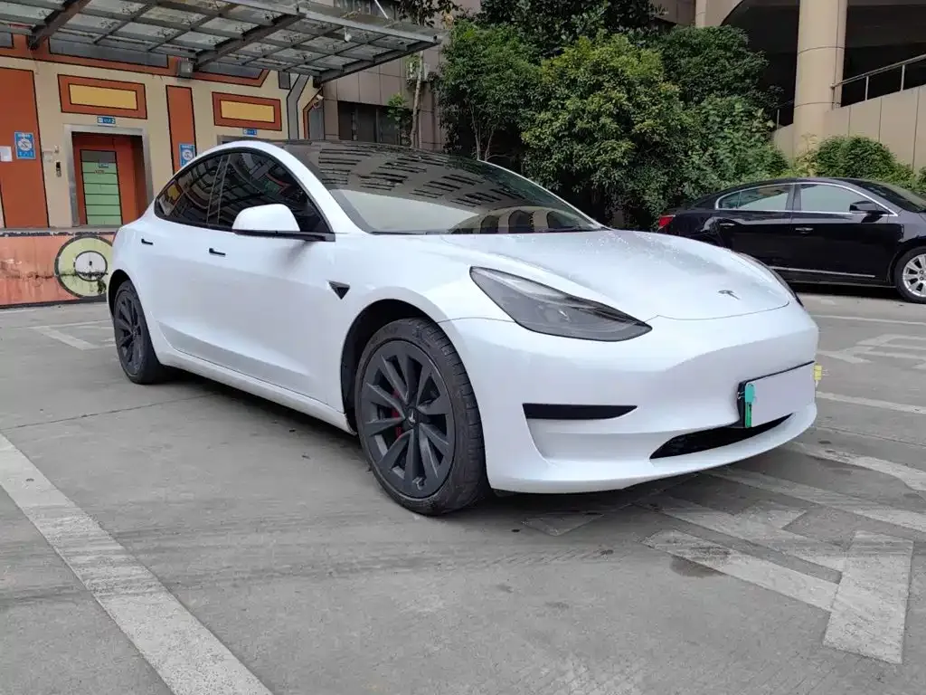 Tesla Model 3 — фото 7