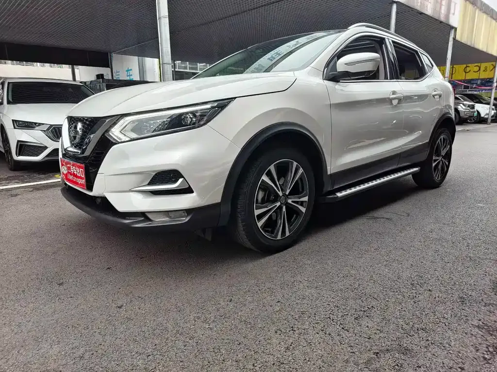 Nissan Qashqai — фото 1