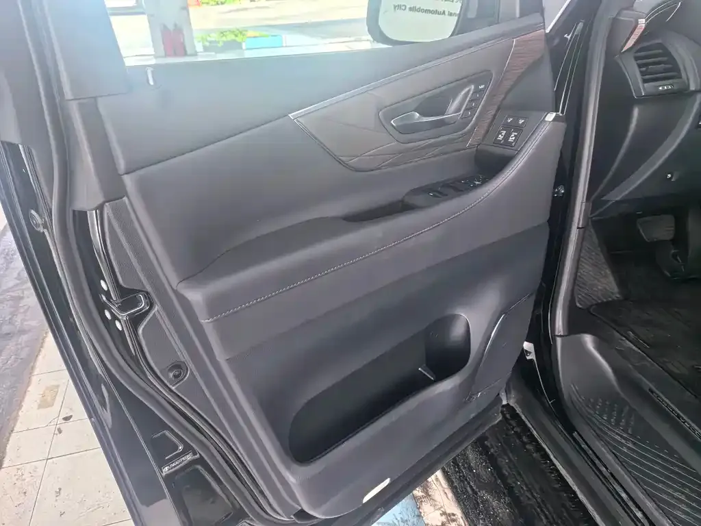 Toyota Vellfire — фото 4