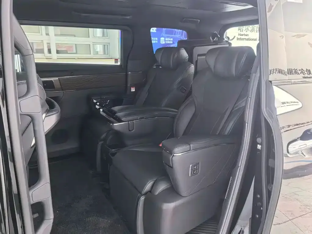 Toyota Vellfire — фото 8