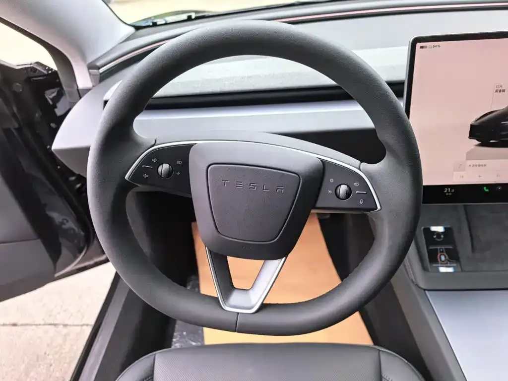 Tesla Model 3 — фото 3