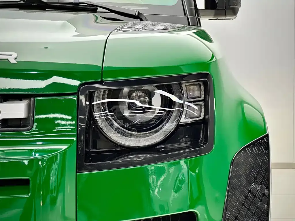 Land Rover Defender — фото 10