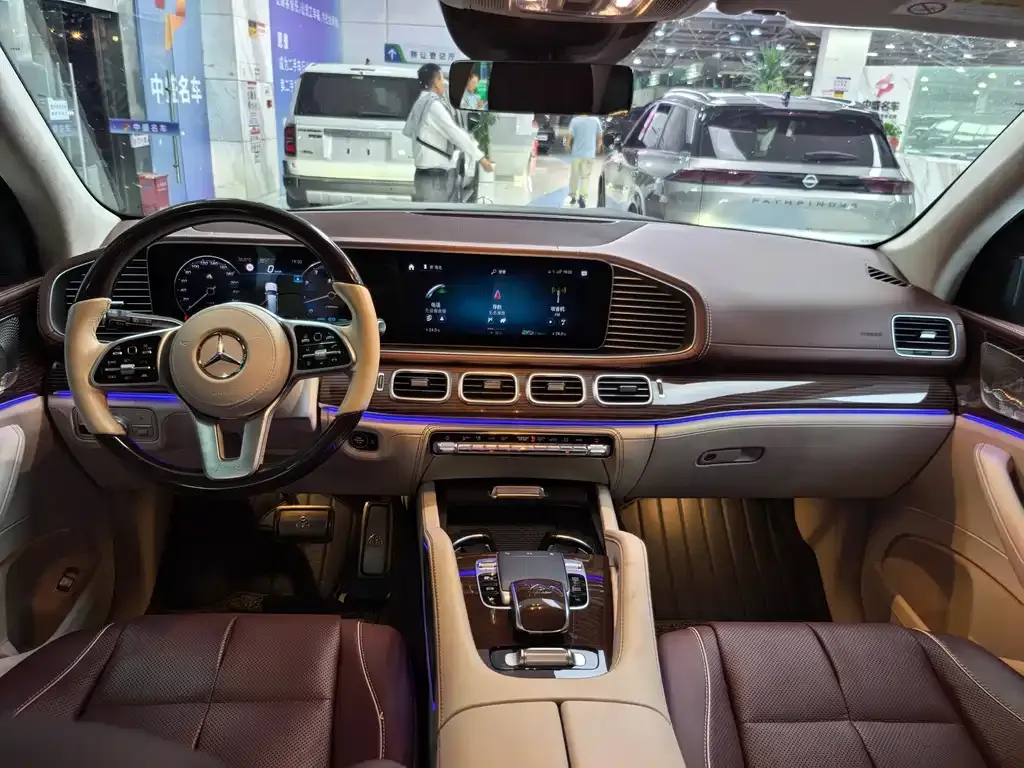 Mercedes-Benz GLS — фото 8