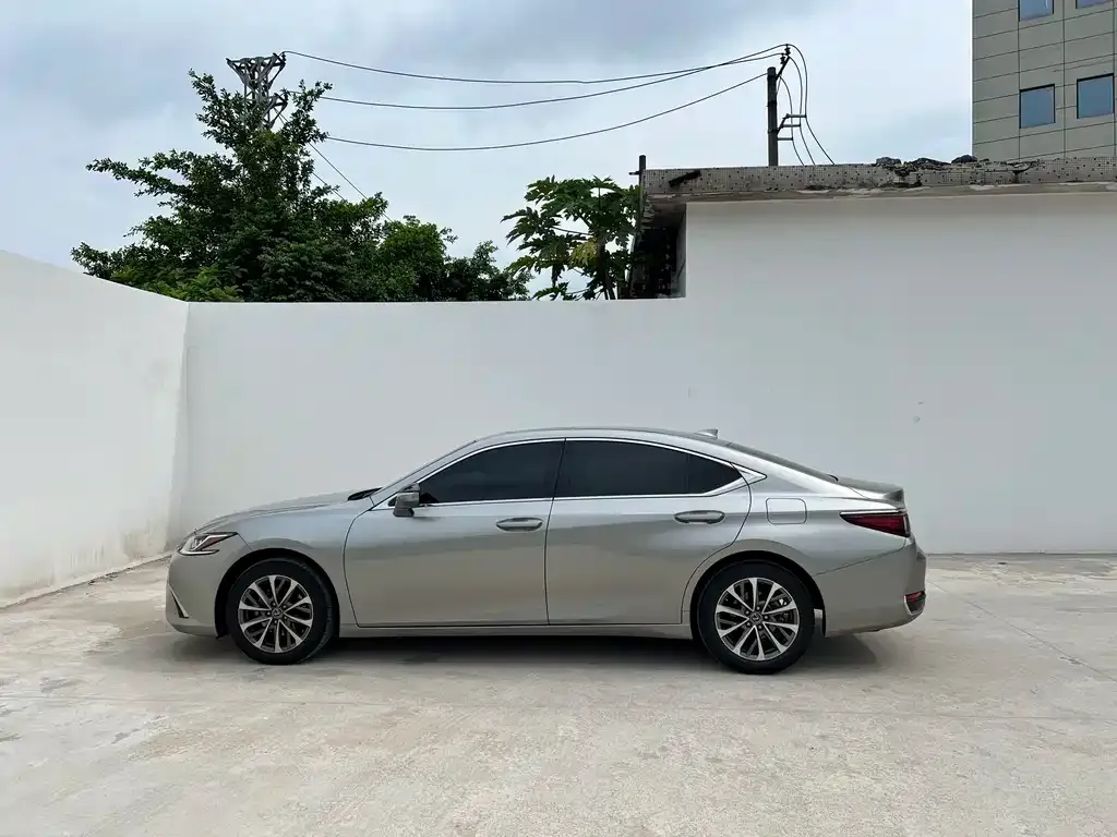 Lexus ES — фото 3