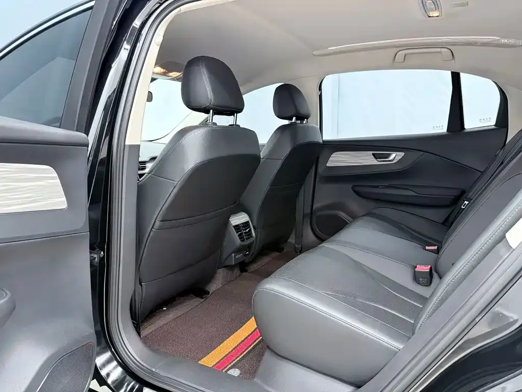Hongqi E-QM5 — фото 8
