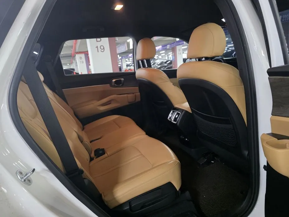 Kia Sorento — фото 5