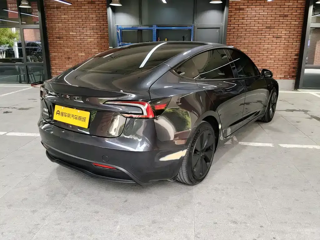 Tesla Model 3 — фото 4