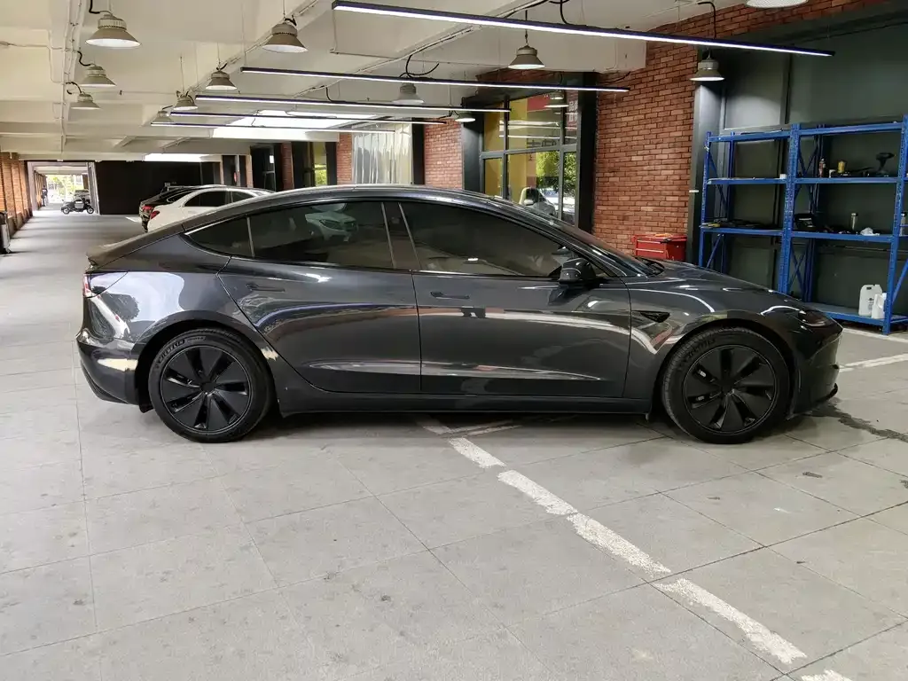 Tesla Model 3 — фото 2