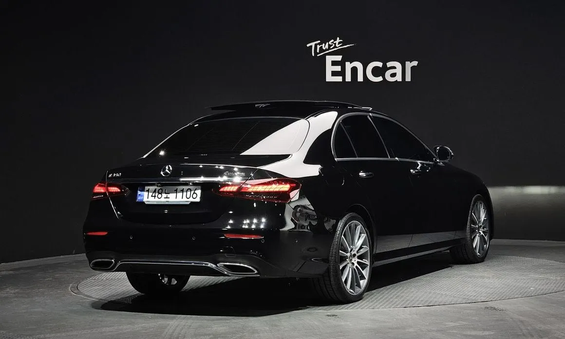 Mercedes-Benz E-Class — фото 4