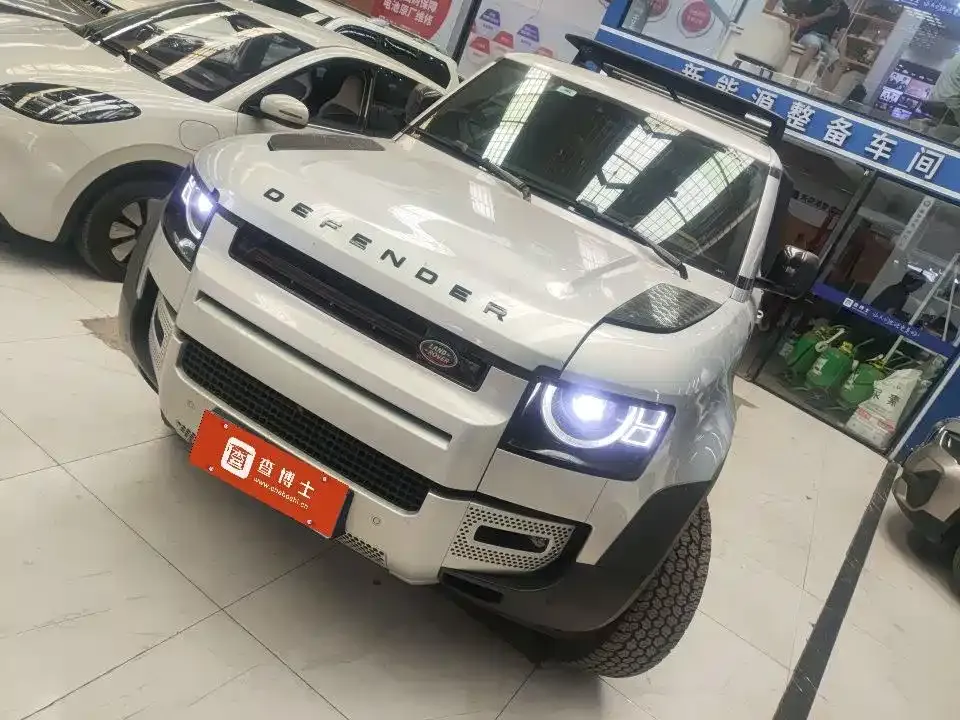 Land Rover Defender — фото 1