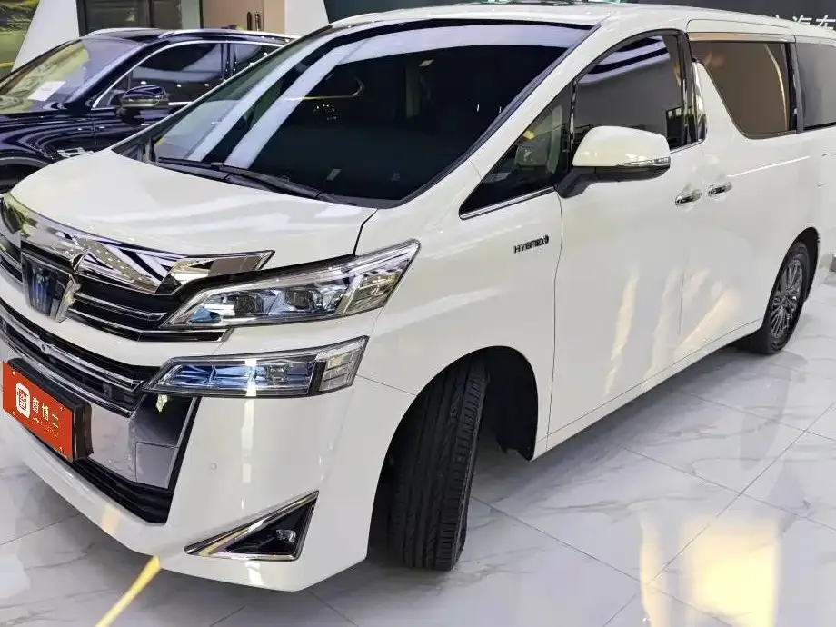 Toyota Vellfire — фото 1