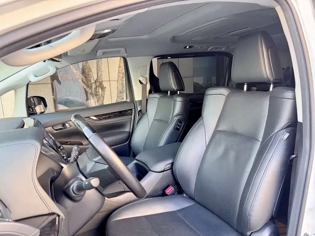 Toyota Vellfire — фото 10
