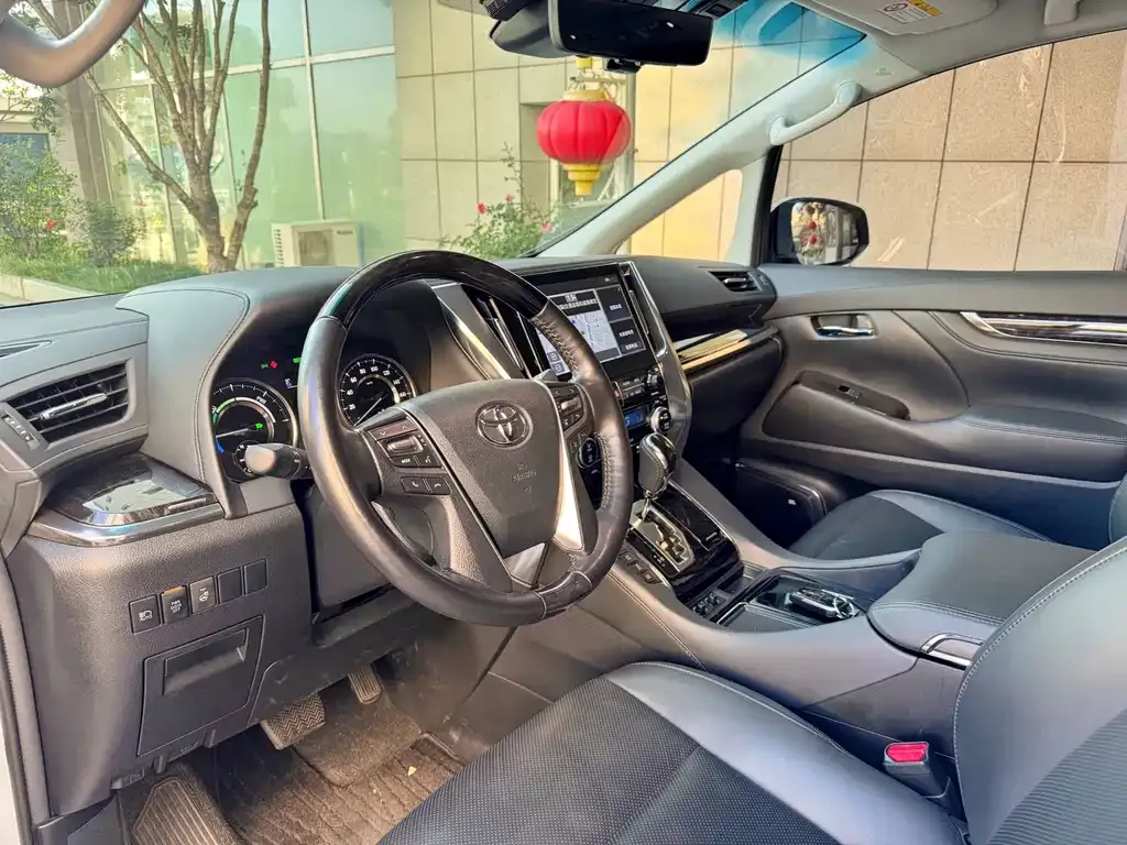 Toyota Vellfire — фото 4