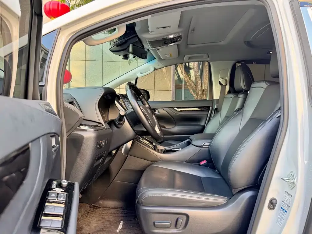 Toyota Vellfire — фото 6