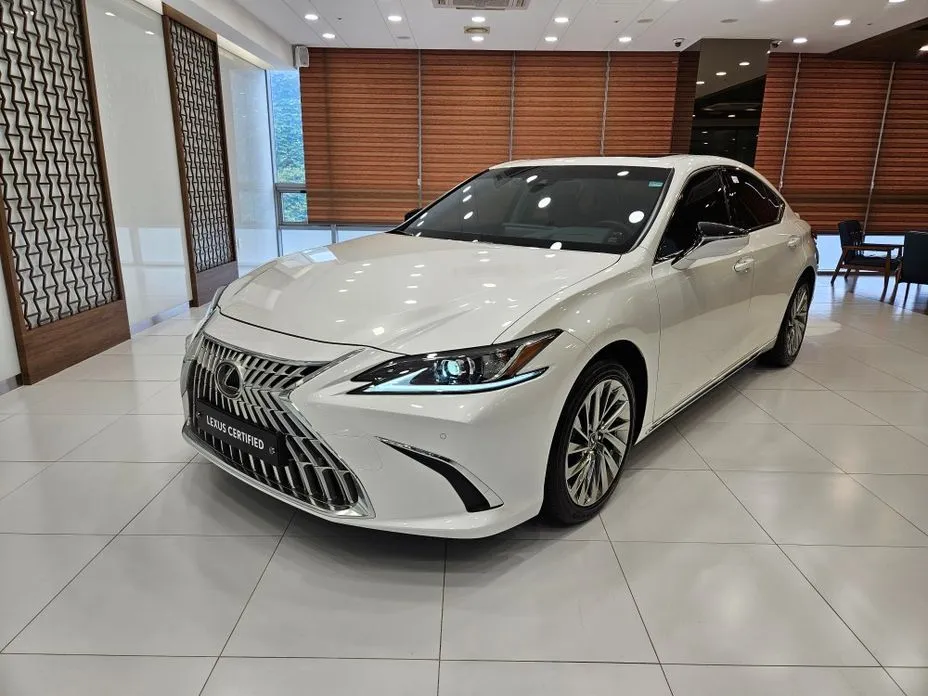 Lexus ES — фото 1