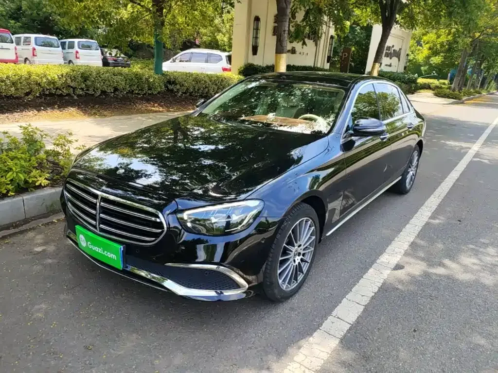 Mercedes-Benz E-Class — фото 1