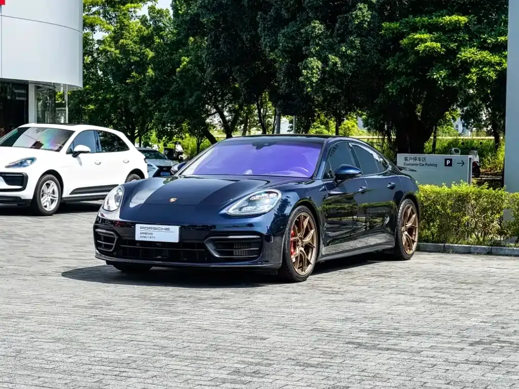 Porsche Panamera — фото 1