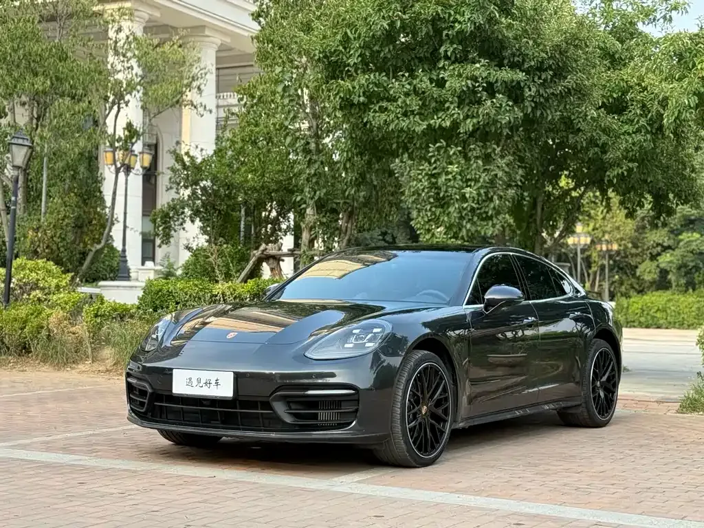 Porsche Panamera — фото 1