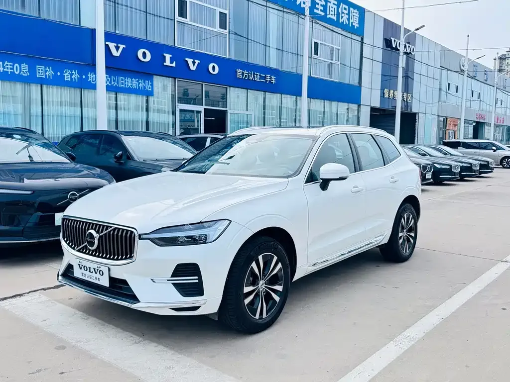 Volvo XC60 — фото 1