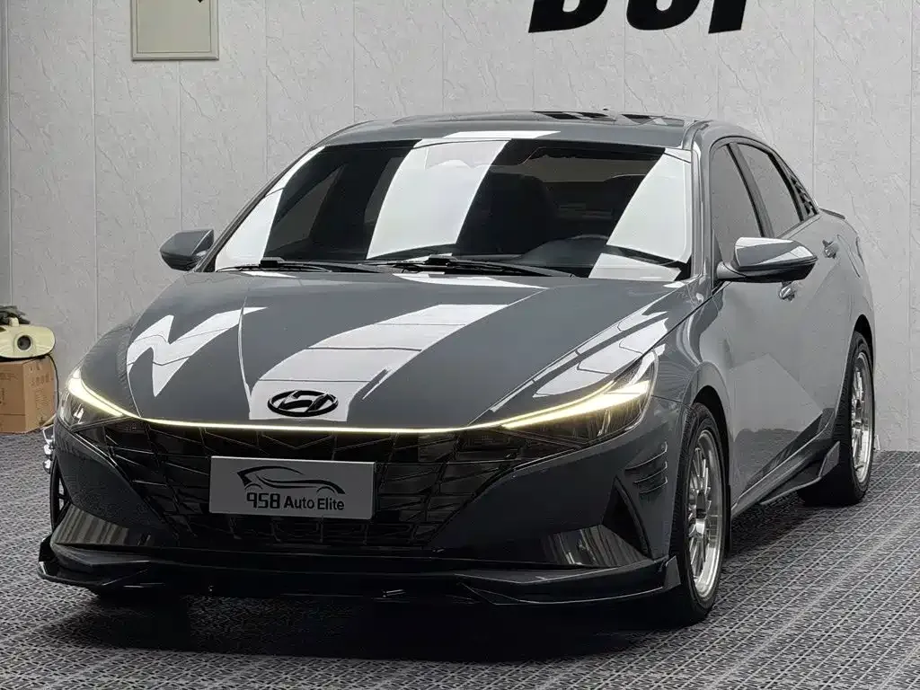 Hyundai Elantra — фото 1