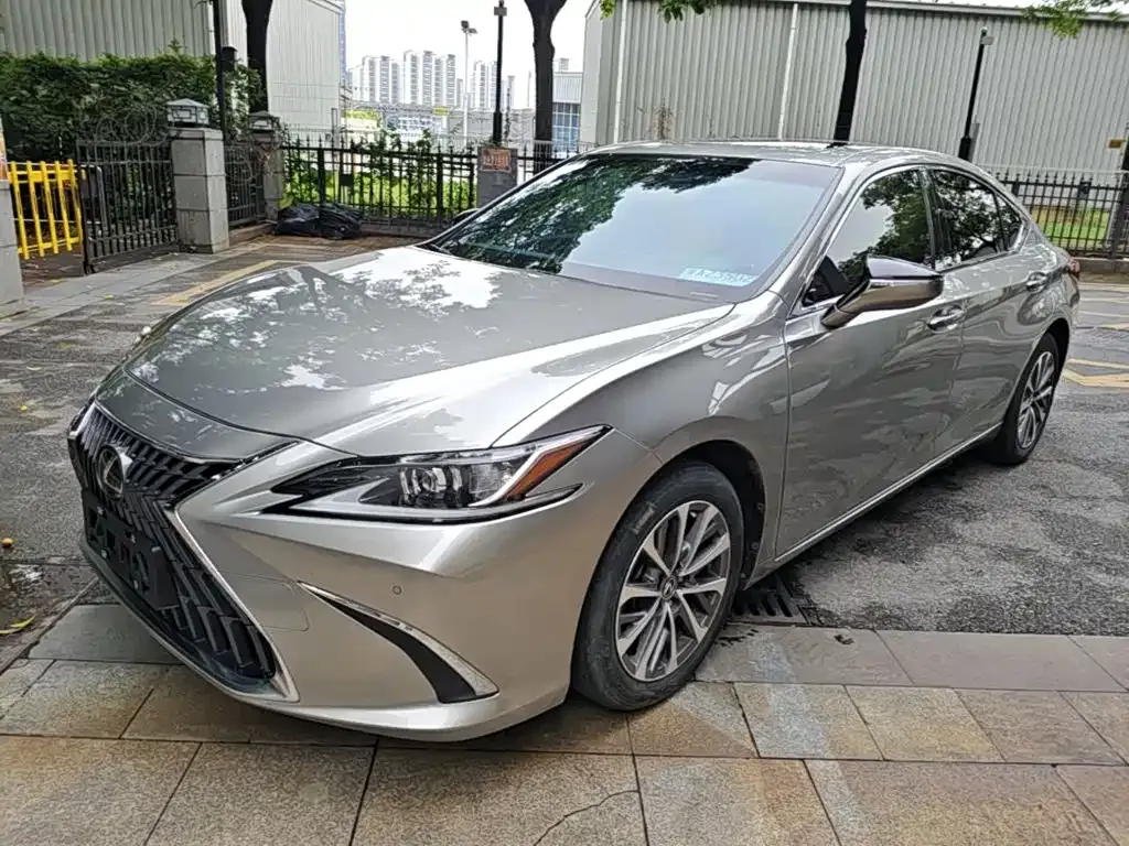 Lexus ES — фото 1