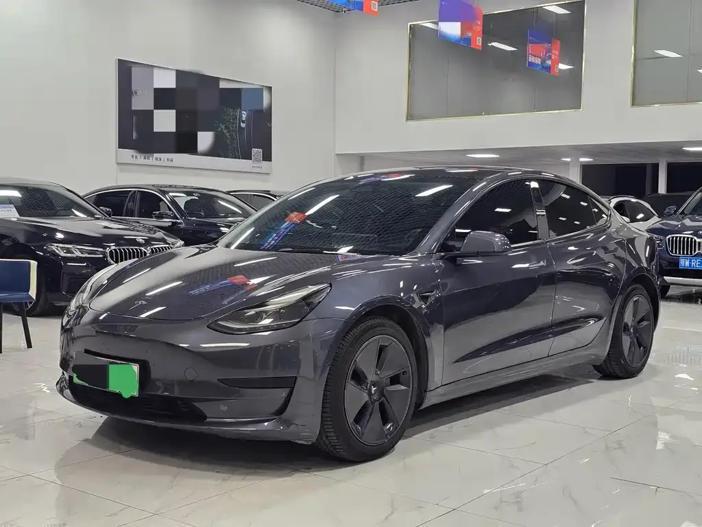 Tesla Model 3 — фото 1