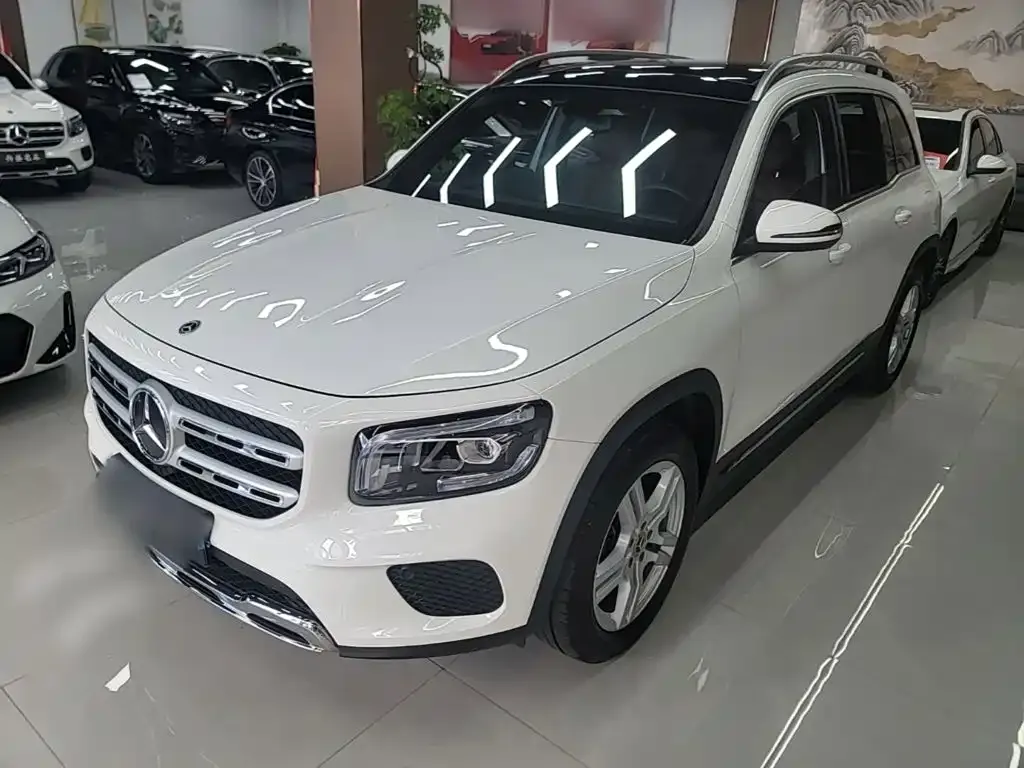 Mercedes-Benz GLB — фото 1