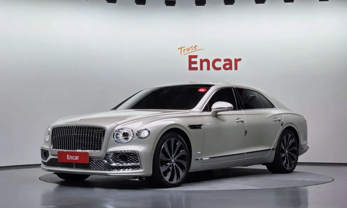 Bentley Flying Spur — фото 1