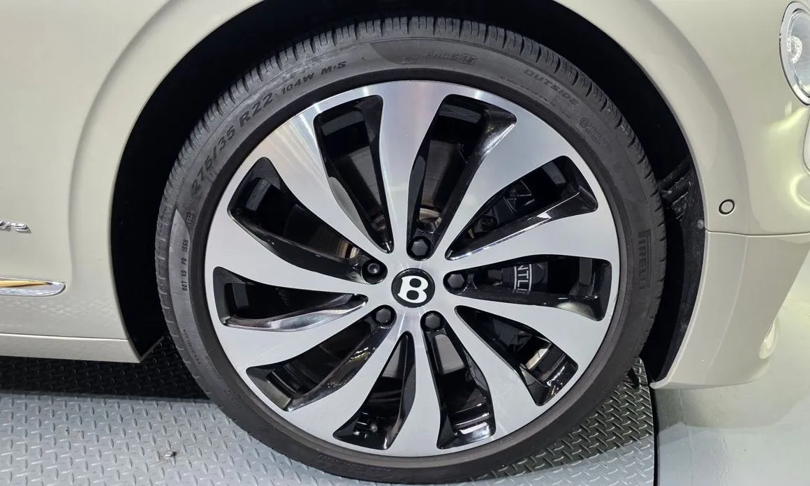 Bentley Flying Spur — фото 8