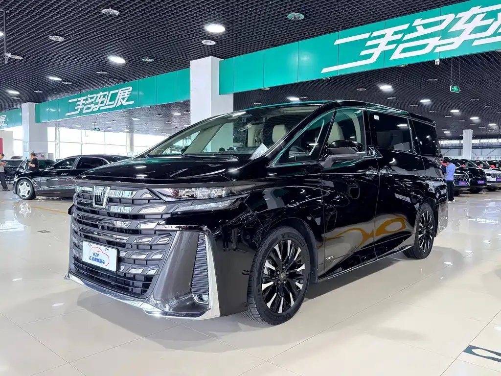 Toyota Vellfire — фото 1