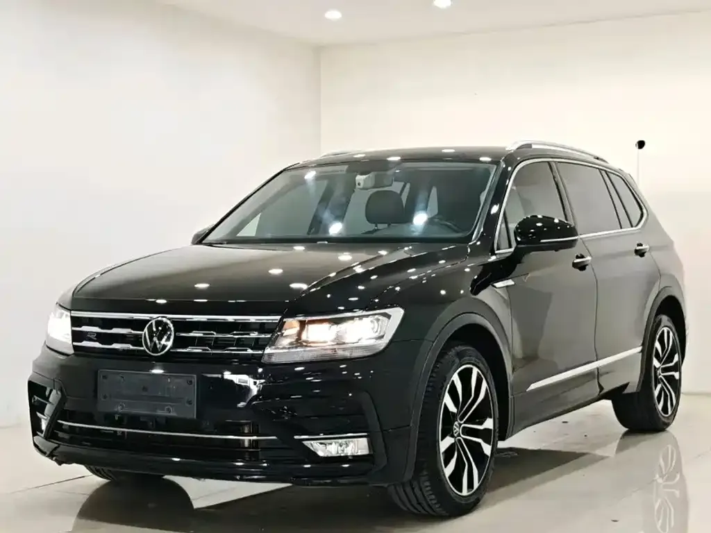 Volkswagen Tiguan L — фото 1