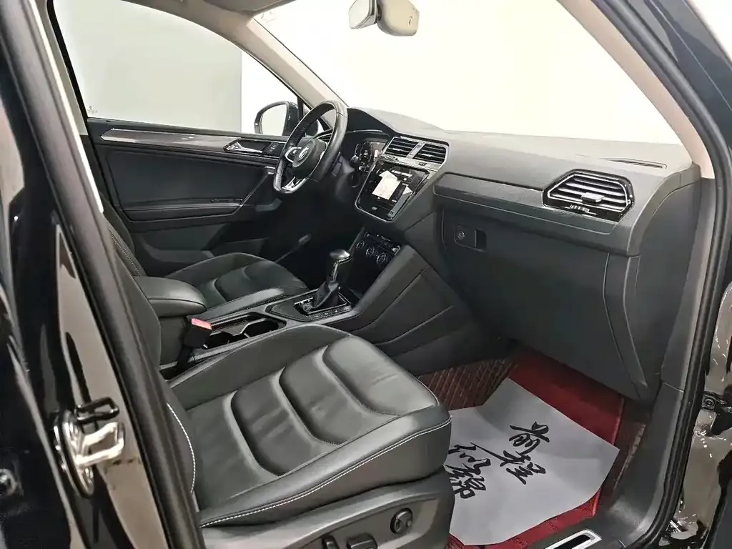 Volkswagen Tiguan L — фото 4
