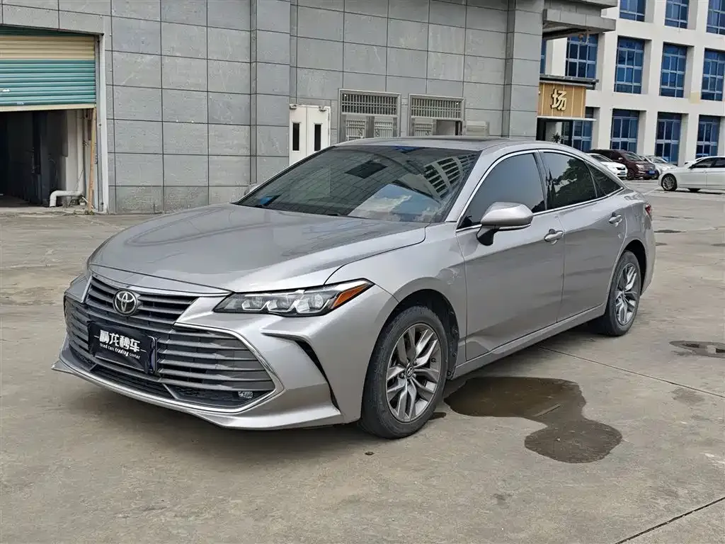 Toyota Avalon — фото 1