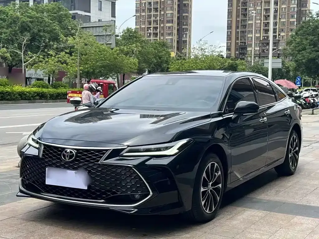 Toyota Avalon — фото 1