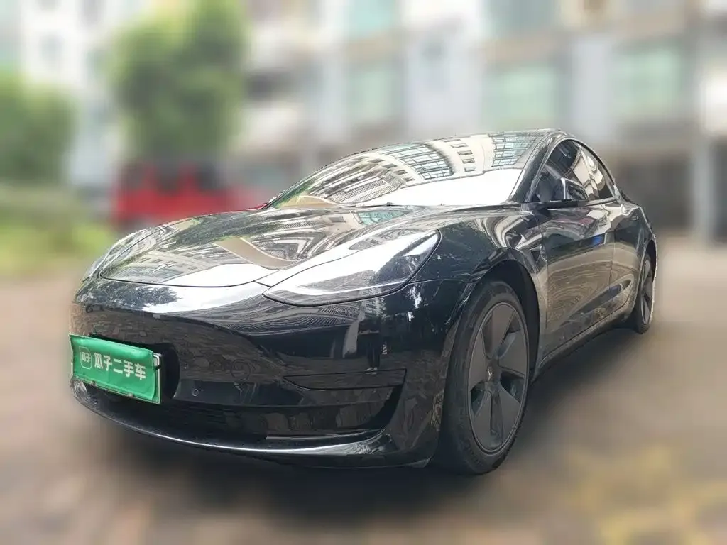 Tesla Model 3 — фото 1