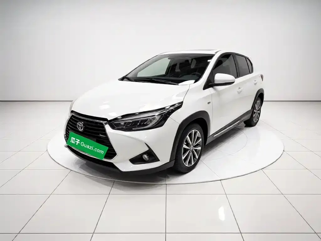 Toyota Yaris L — фото 1